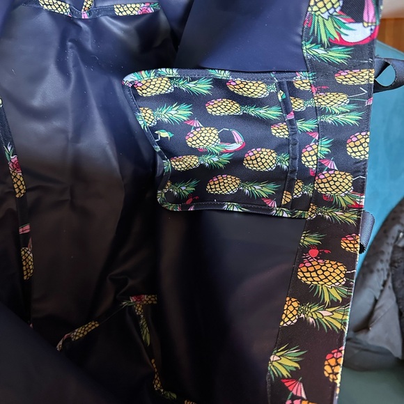 Vera Bradley Disney L Toucan Party Tote Bag NWT - Picture 3 of 11